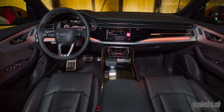Essai Audi Q8 50 TDI intérieur tableau de bord
