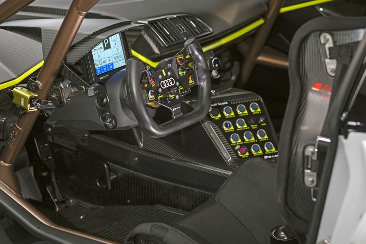 Audi R8 LMS GT2 intérieur