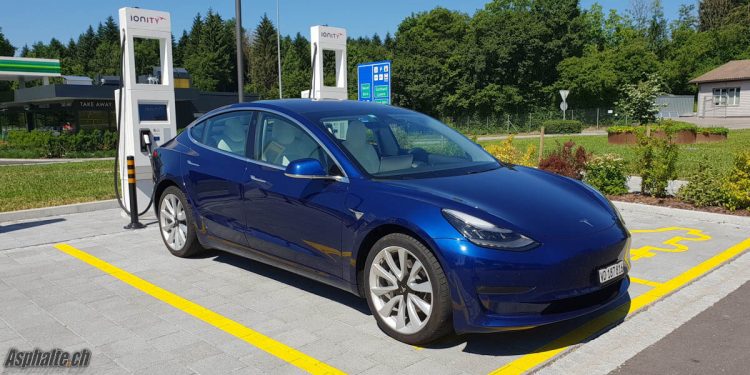 Tesla Model 3 Dual Motor Long Range ionity