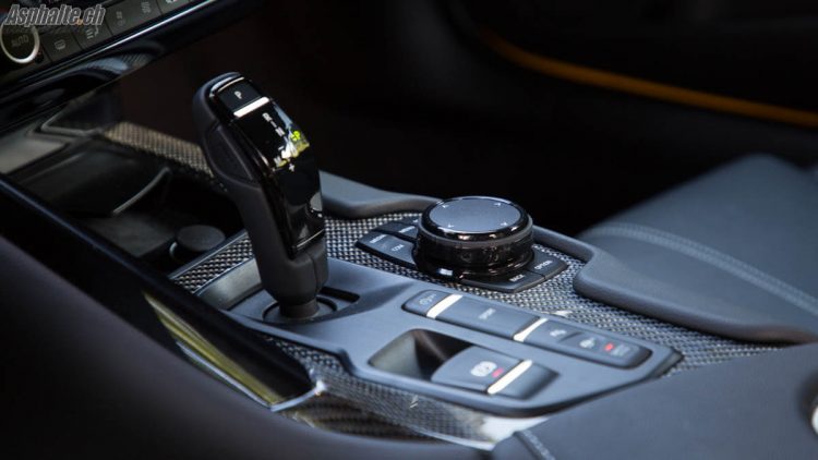 Essai Toyota Supra A90 console centrale carbone