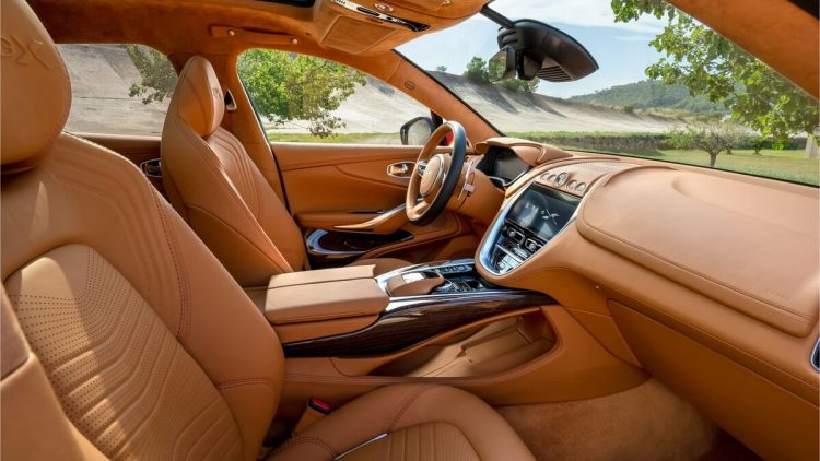 Aston Martin DBX intérieur