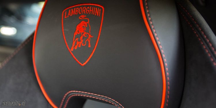 Essai Lamborghini Huracan Evo écusson brodé