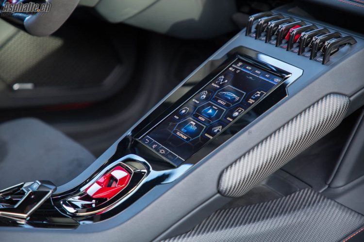 Essai Lamborghini Huracan Evo console centrale